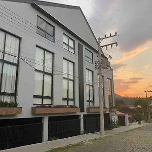https://apto-novo-completo-p-turistas-no-coracao-da-cidade.santa-catarina-brasil.com